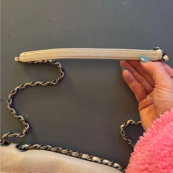 Chanel Authentic Hamptons Foldover Flap Bag Quilted Calfskin Tan Cream - Picture 2 of 14